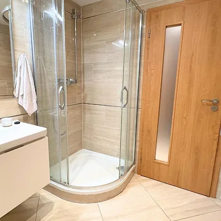 Apartamento Modern With Spacious Terrace Andel *