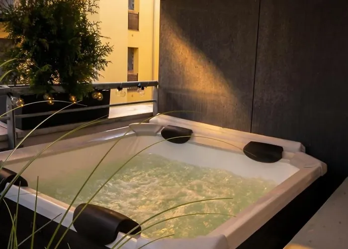 Apartment With Private Jacuzzi & Terrace In The Center Of Prague