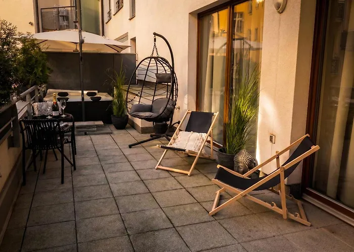 Modern With Private Jacuzzi & Terrace דירה *