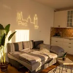 With Private Jacuzzi & Terrace In The Center Of * פראג