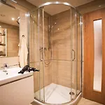 With Private Jacuzzi & Terrace In The Center Of דירה פראג