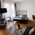 With Private Jacuzzi & Terrace In The Center Of * פראג