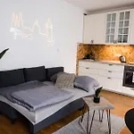 דירה With Private Jacuzzi & Terrace In The Center Of פראג