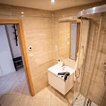 With Private Jacuzzi & Terrace In The Center Of פראג