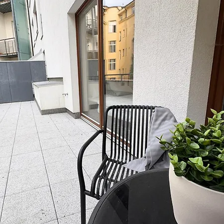 Modern With Spacious Terrace Andel شقة براغ