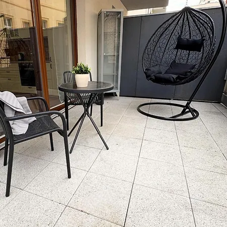 Modern With Spacious Terrace Andel * Prag