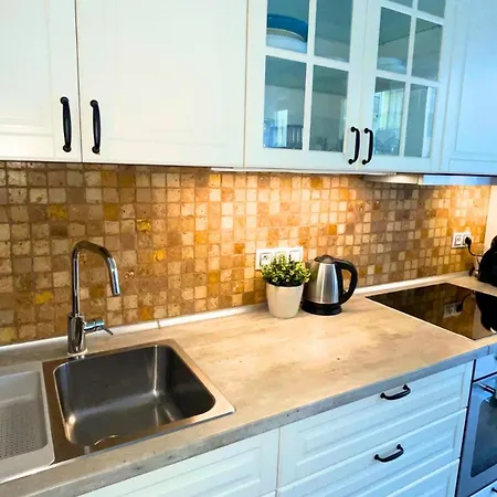 With Private Jacuzzi & Terrace In The Center Of *