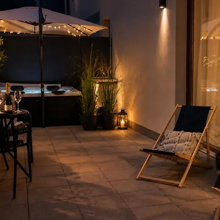 With Private Jacuzzi & Terrace In The Center Of *