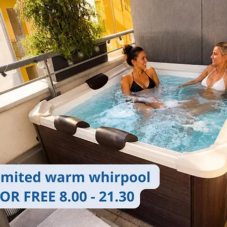 With Private Jacuzzi & Terrace In The Center Of Apartament Praga