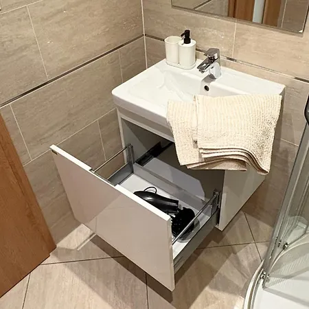 With Private Jacuzzi & Terrace In The Center Of Apartament *