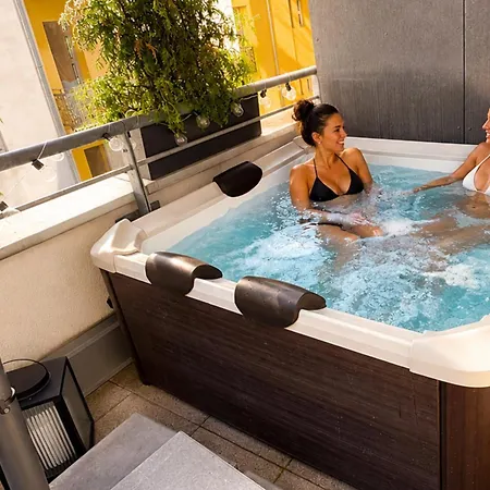 With Private Jacuzzi & Terrace In The Center Of Apartament