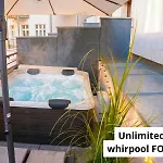 With Private Jacuzzi & Terrace In The Center Of Apartamento Praga