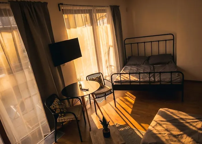 Apartment With Private Jacuzzi & Terrace In The Center Of Prague 아파트